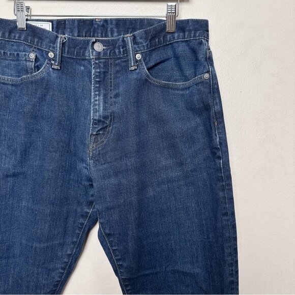 GAP Mens 33 x 32 Athletic Taper Dark Wash Blue Denim Jeasn - Picture 4 of 16